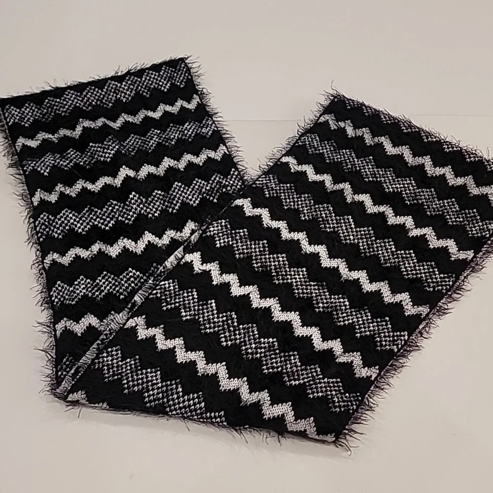 Infinity Fuzzy Knit Reversible Scarf Black White 40